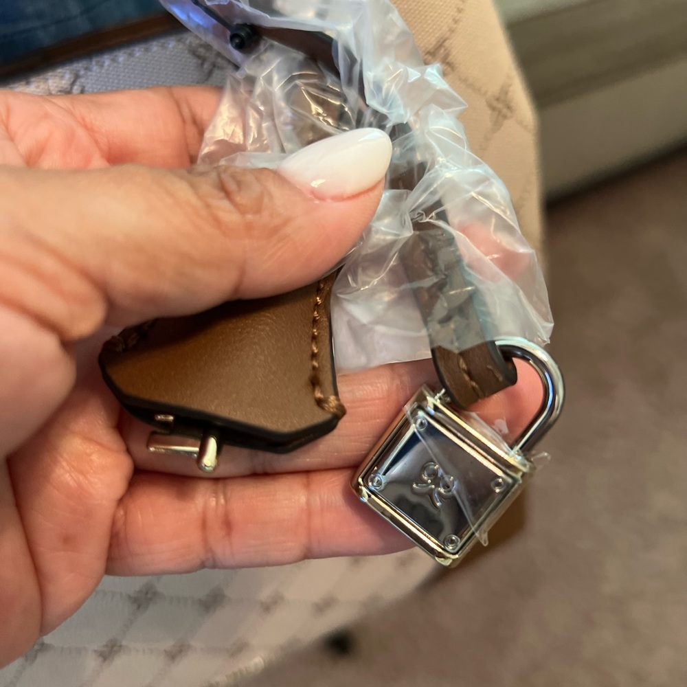 Nine West Brand NEW Bag!! - Picture 3 of 8